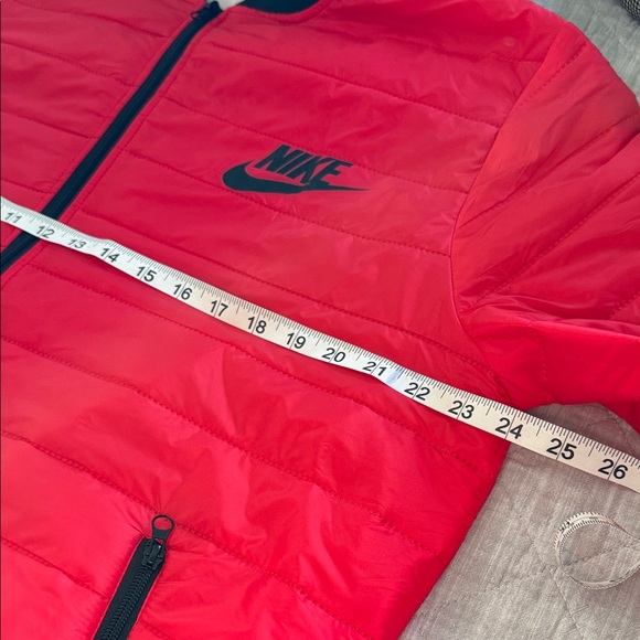 Nike Men's Vibrant Red Puffer Jacket - Picture 10 of 12